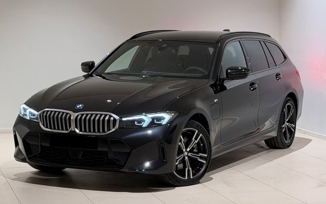 BMW 330e x DriveTouring Steptronic M Sport
