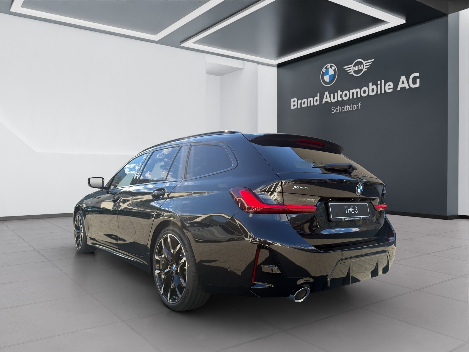 BMW 330i  SAG Touring, Petrol, New car, Automatic - 3