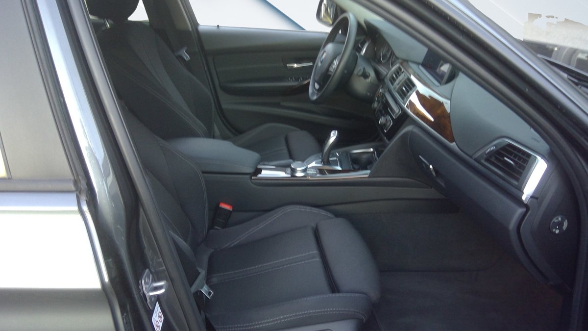 BMW 330i Touring Steptronic, Benzin, Occasion / Gebraucht, Automatik - 5