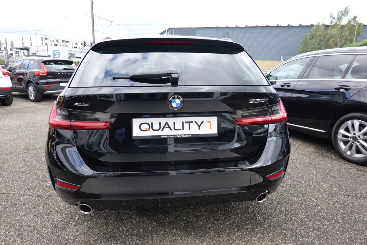 BMW 330i - TOURING - XDRIVE - "ADVANTAGE" - STEPTRONIC - 258 PS, Petrol, Second hand / Used, Automatic - 3