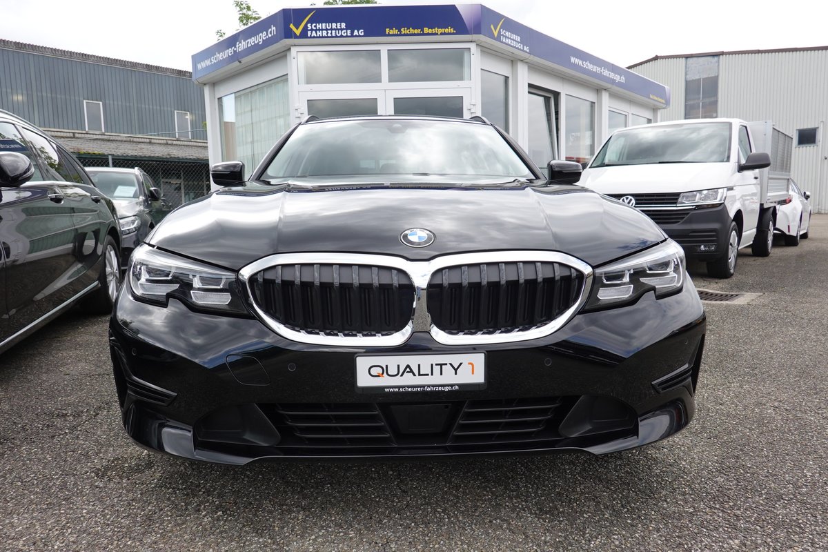 BMW 330i - TOURING - XDRIVE - "ADVANTAGE" - STEPTRONIC - 258 PS, Petrol, Second hand / Used, Automatic - 6