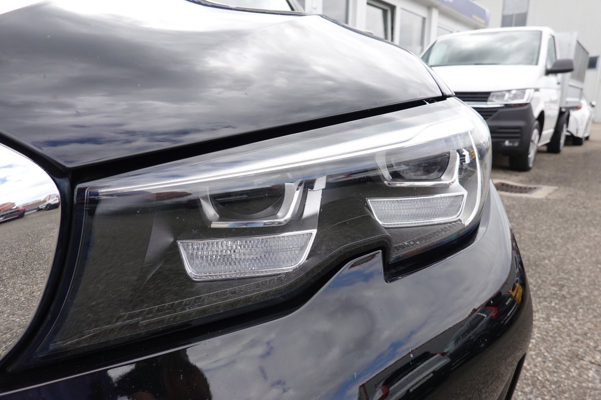 BMW 330i - TOURING - XDRIVE - "ADVANTAGE" - STEPTRONIC - 258 PS, Petrol, Second hand / Used, Automatic - 7