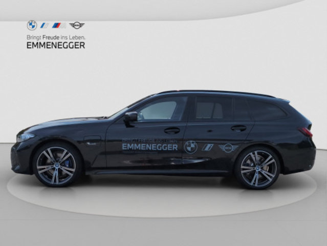 BMW 330e xDr Tour M Sport, Voll-Hybrid Benzin/Elektro, Occasion / Gebraucht, Automatik - 2