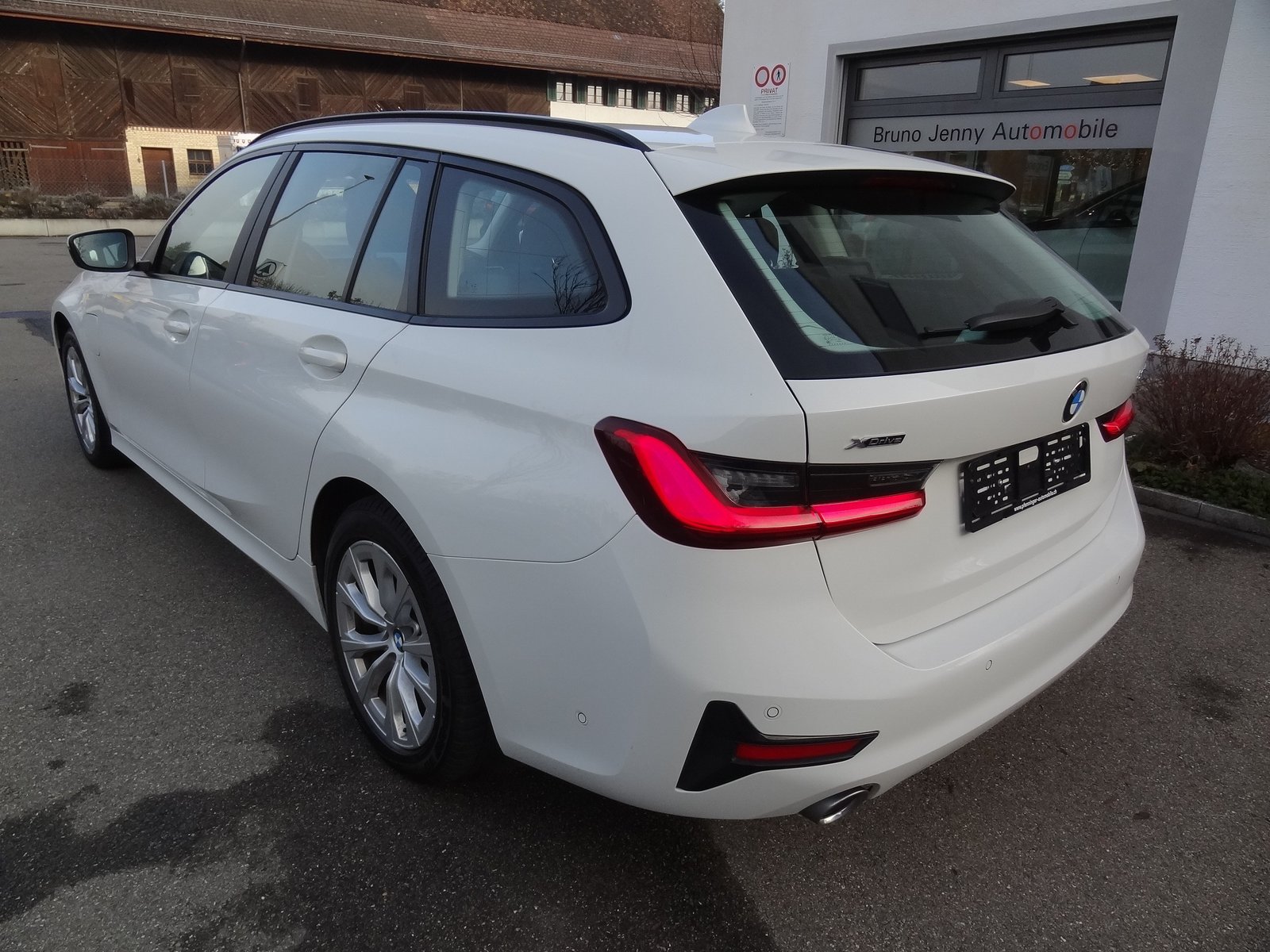 BMW 330e x DriveTouring Steptronic, Plug-in-Hybrid Benzin/Elektro, Occasion / Gebraucht, Automat - 3