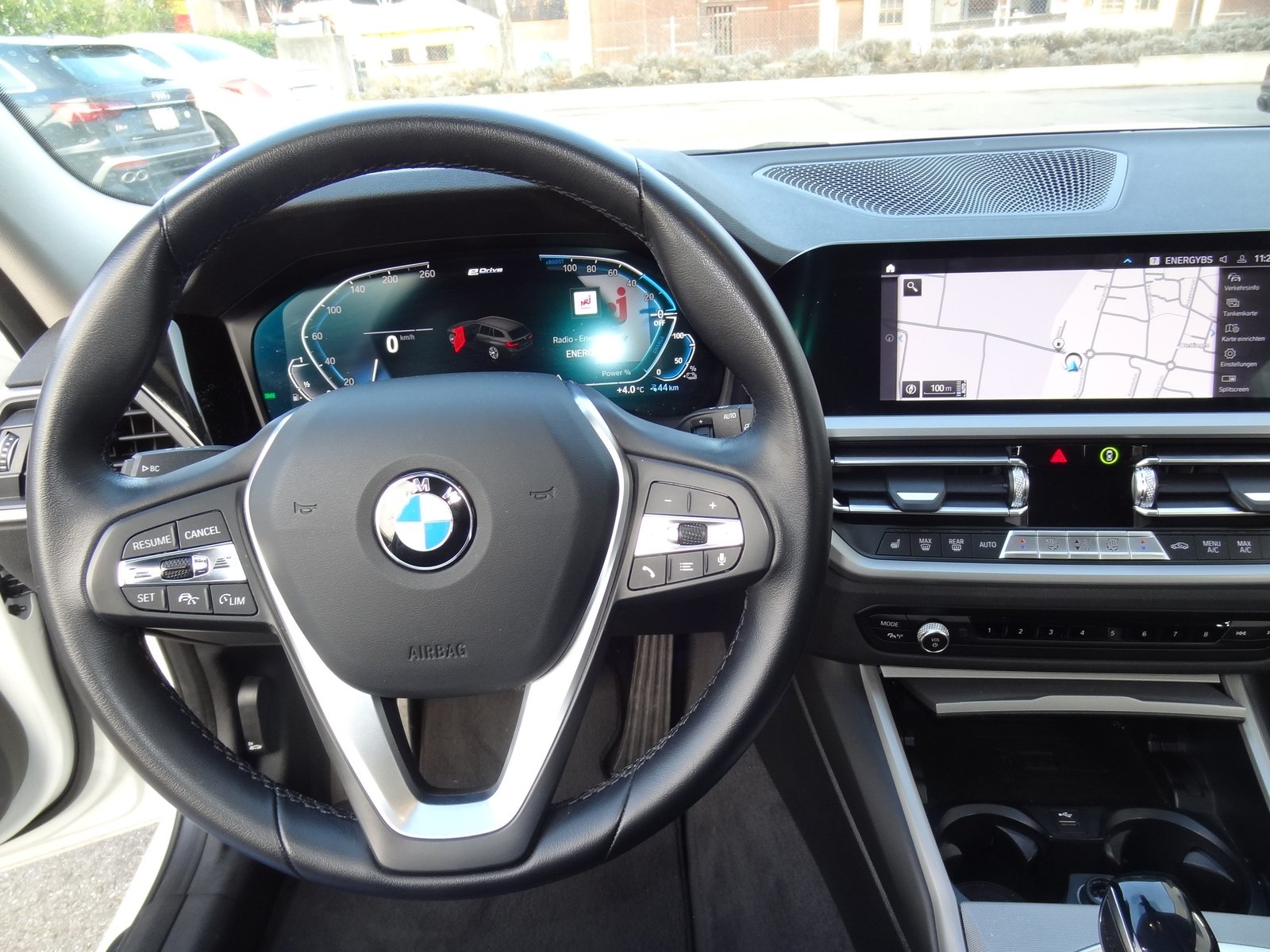 BMW 330e x DriveTouring Steptronic, Plug-in-Hybrid Benzin/Elektro, Occasion / Gebraucht, Automat - 7