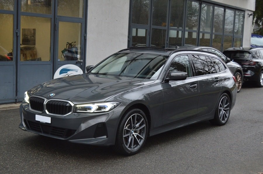 BMW 330i Touring Steptronic I Anhängerkupplung, Petrol, Second hand / Used, Automatic - 2