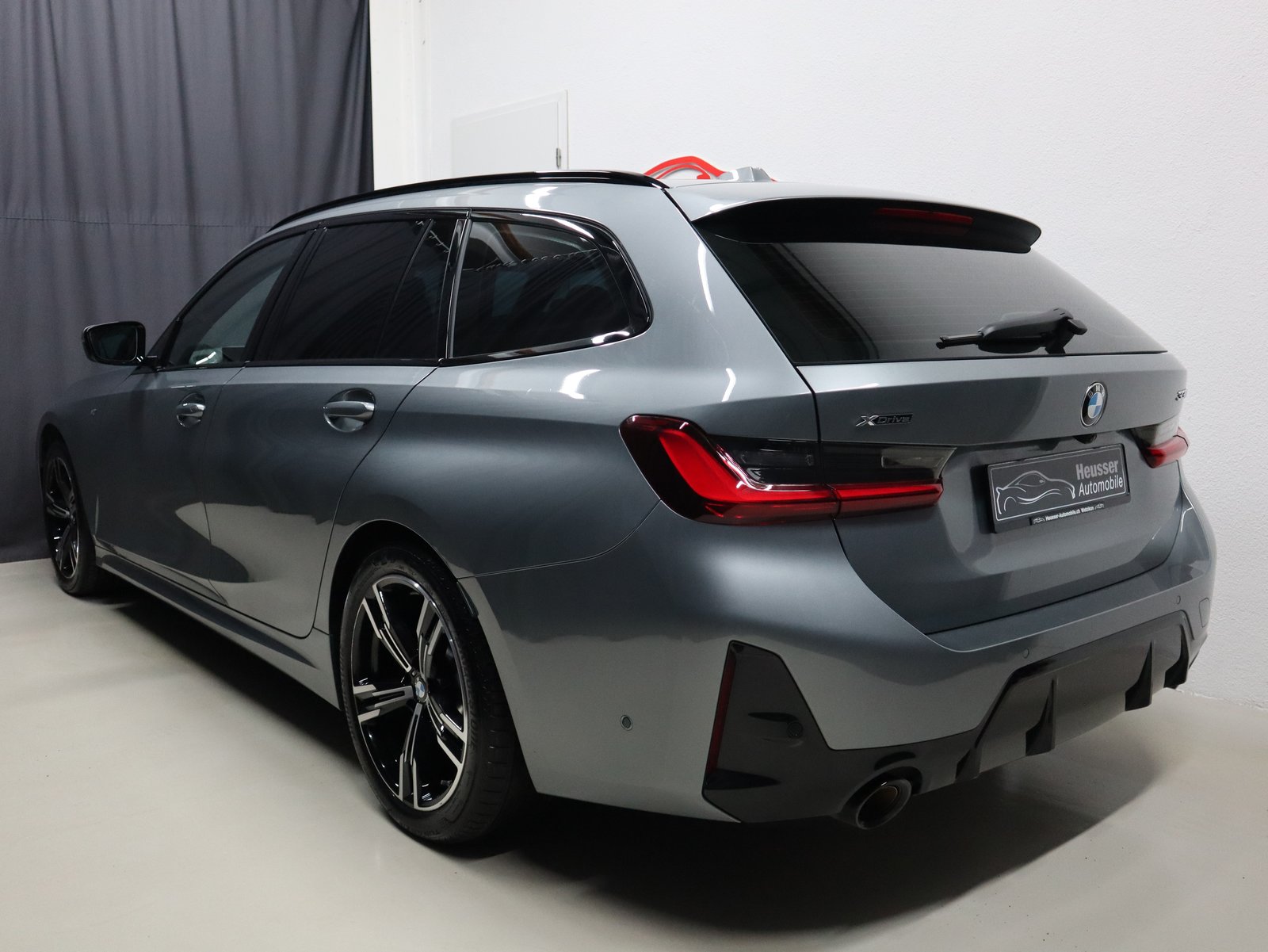 BMW 330i Touring Steptronic M Sport - Leder - Live Cockpit - Nav, Petrol, Second hand / Used, Automatic - 4