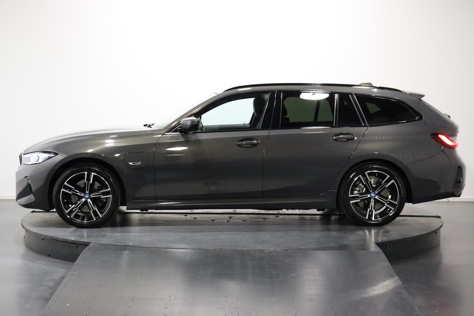 BMW 330e xDrive SAG Touring, Plug-in-Hybrid Benzina/Elettrica, Occasioni / Usate, Automatico - 2