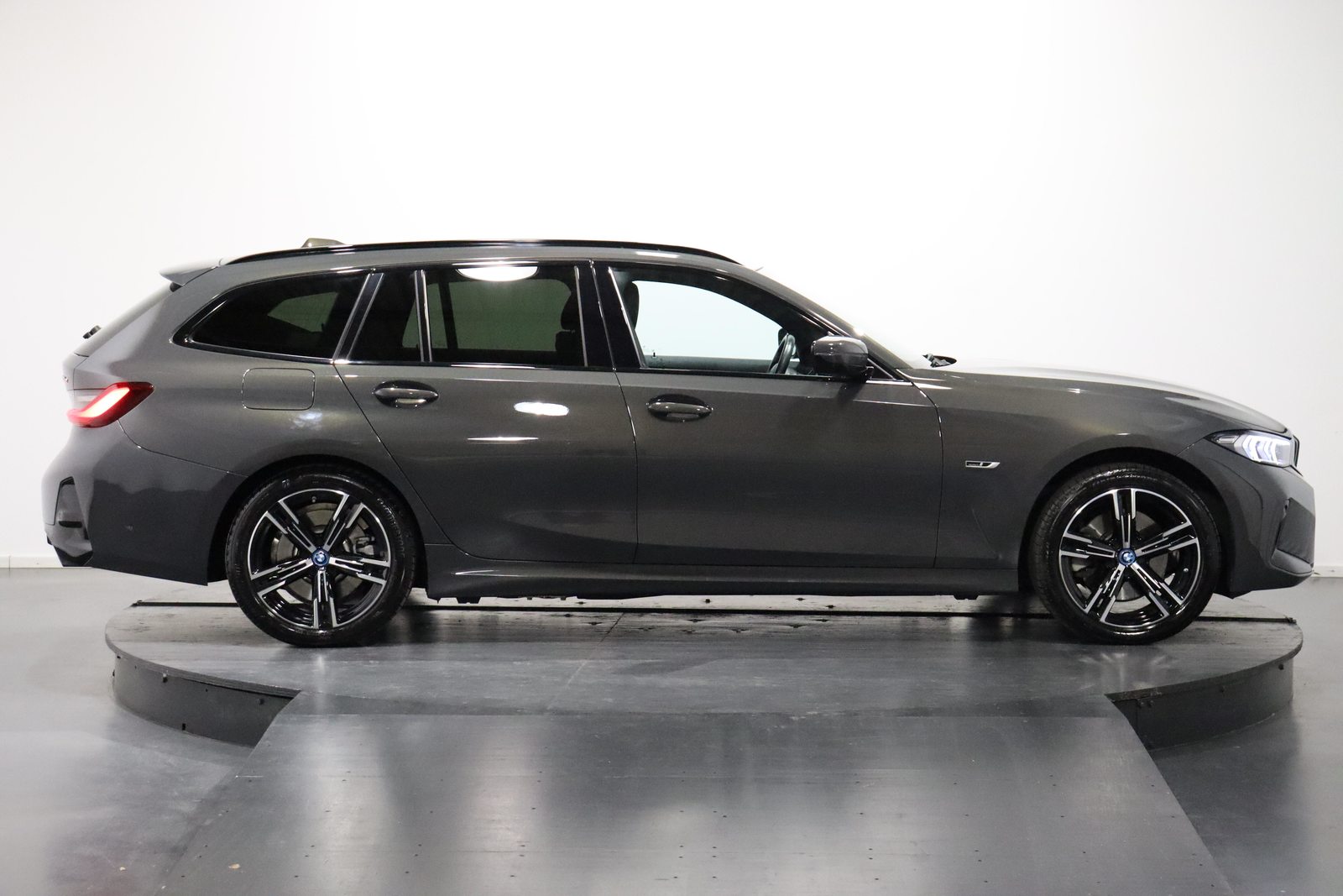 BMW 330e xDrive SAG Touring, Plug-in-Hybrid Benzina/Elettrica, Occasioni / Usate, Automatico - 3