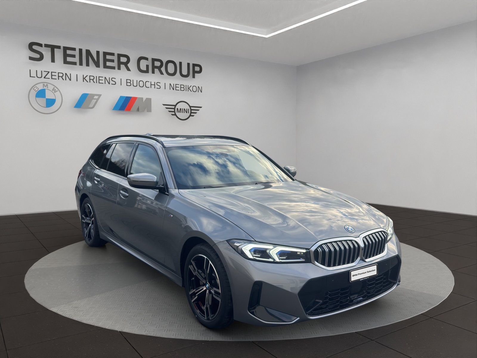 BMW 330e x DriveTouring Steptronic M Sport, Plug-in-Hybrid Petrol/Electric, Second hand / Used, Automatic - 4