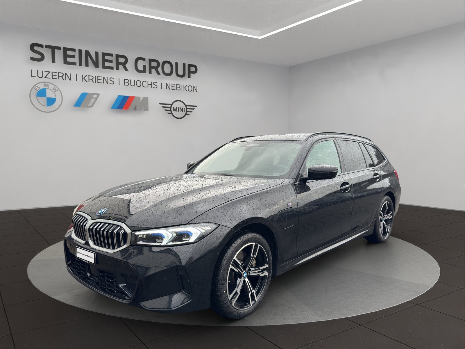 BMW 330e x DriveTouring Steptronic M Sport