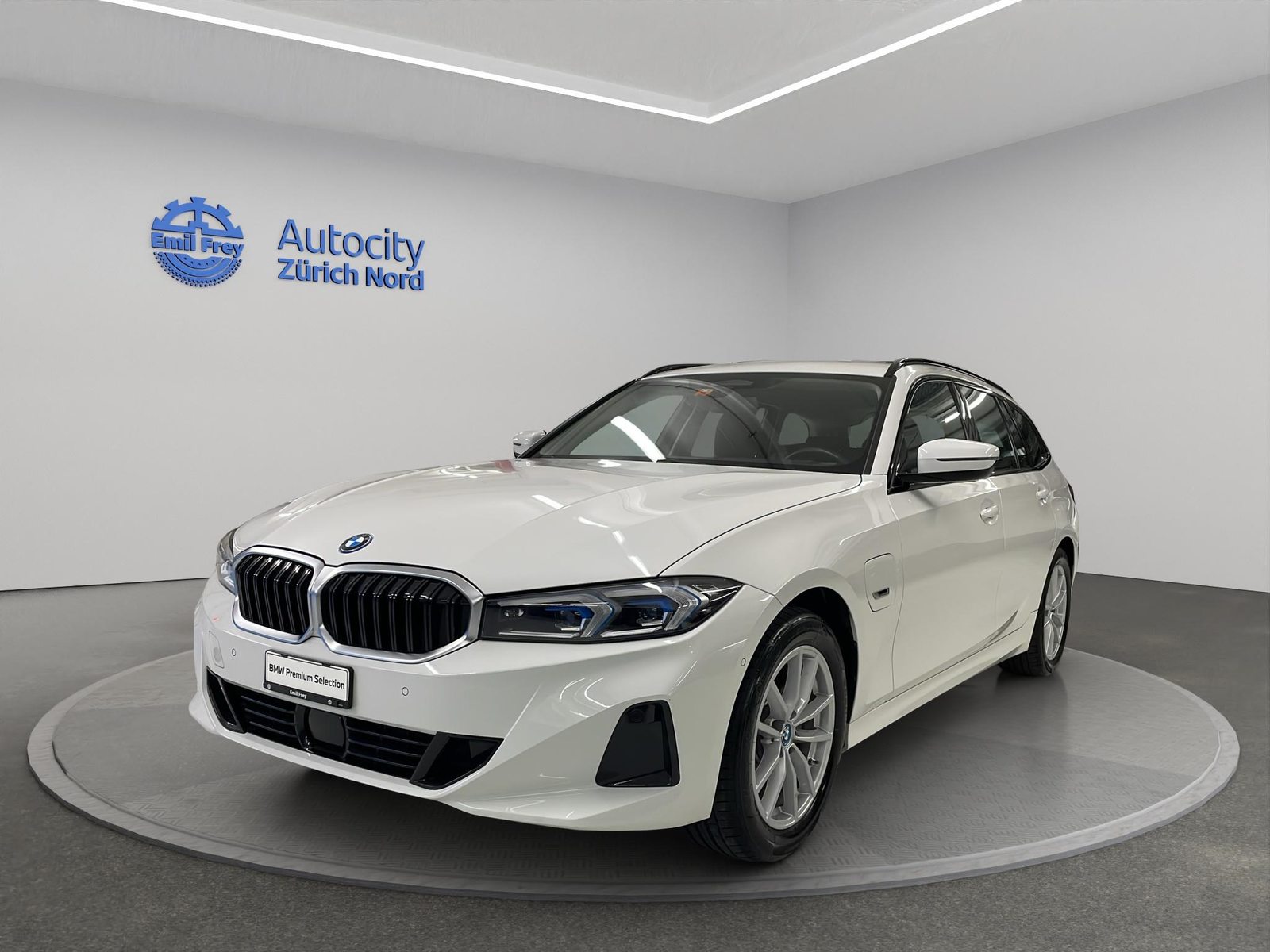BMW 330e xDrive Touring