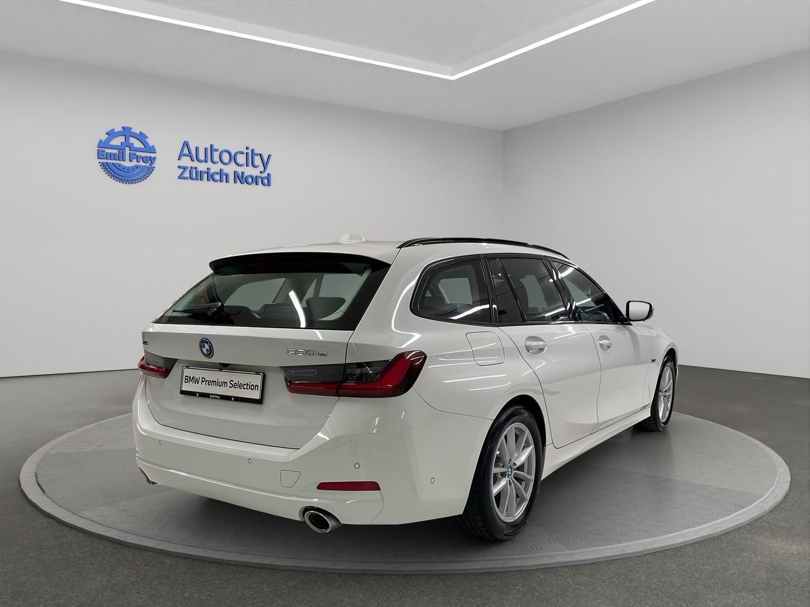 BMW 330e xDrive Touring, Plug-in-Hybrid Benzina/Elettrica, Occasioni / Usate, Automatico - 2