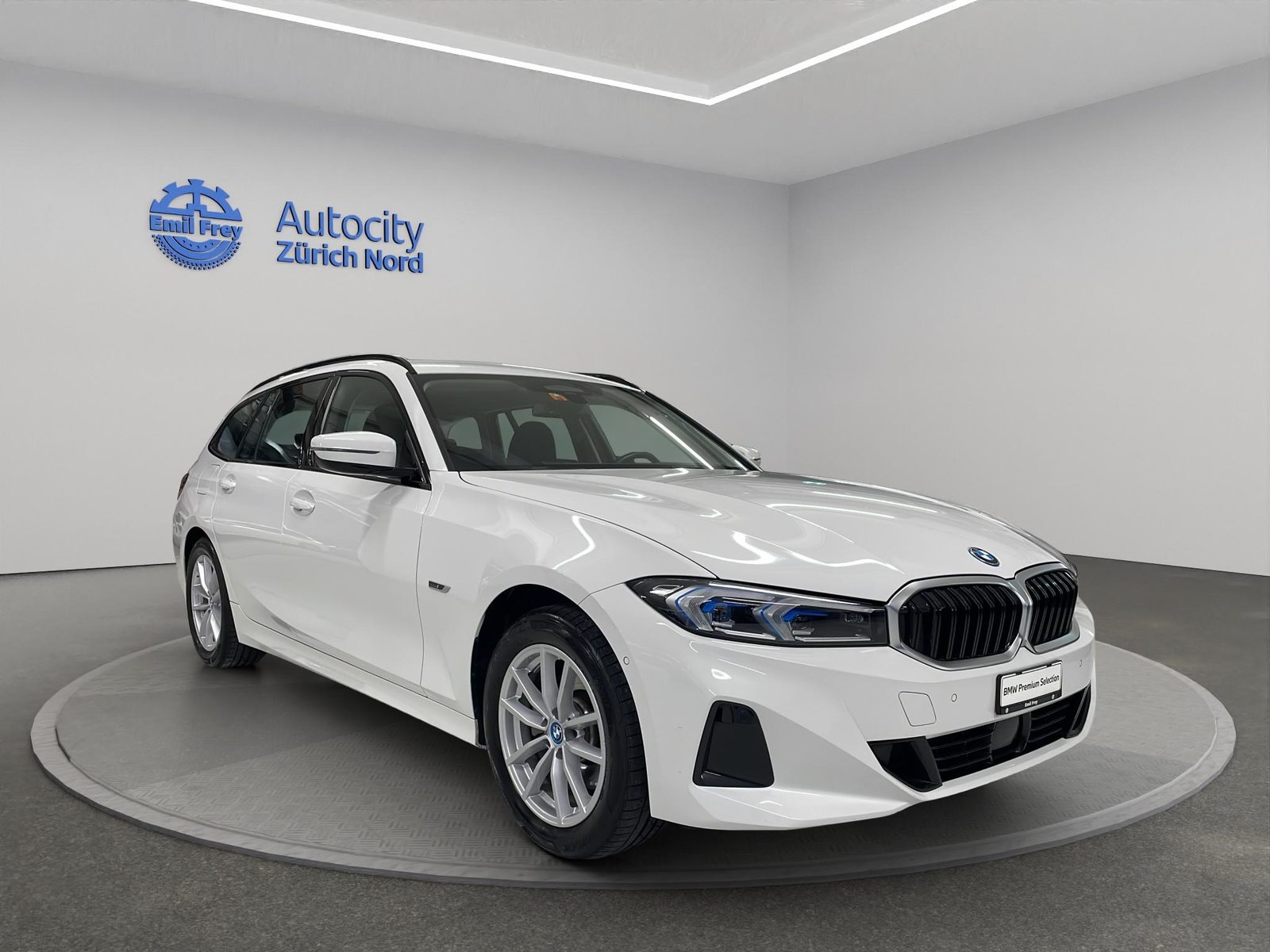 BMW 330e xDrive Touring, Plug-in-Hybrid Benzina/Elettrica, Occasioni / Usate, Automatico - 4
