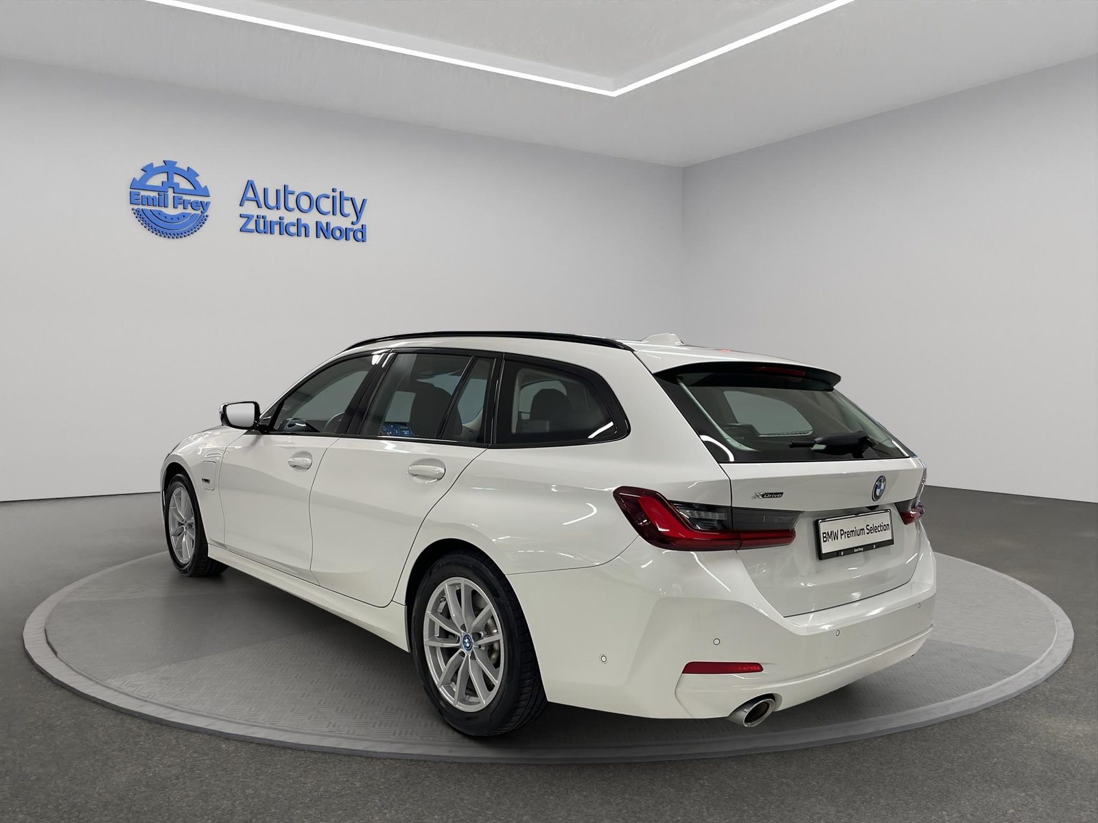 BMW 330e xDrive Touring, Plug-in-Hybrid Benzina/Elettrica, Occasioni / Usate, Automatico - 5
