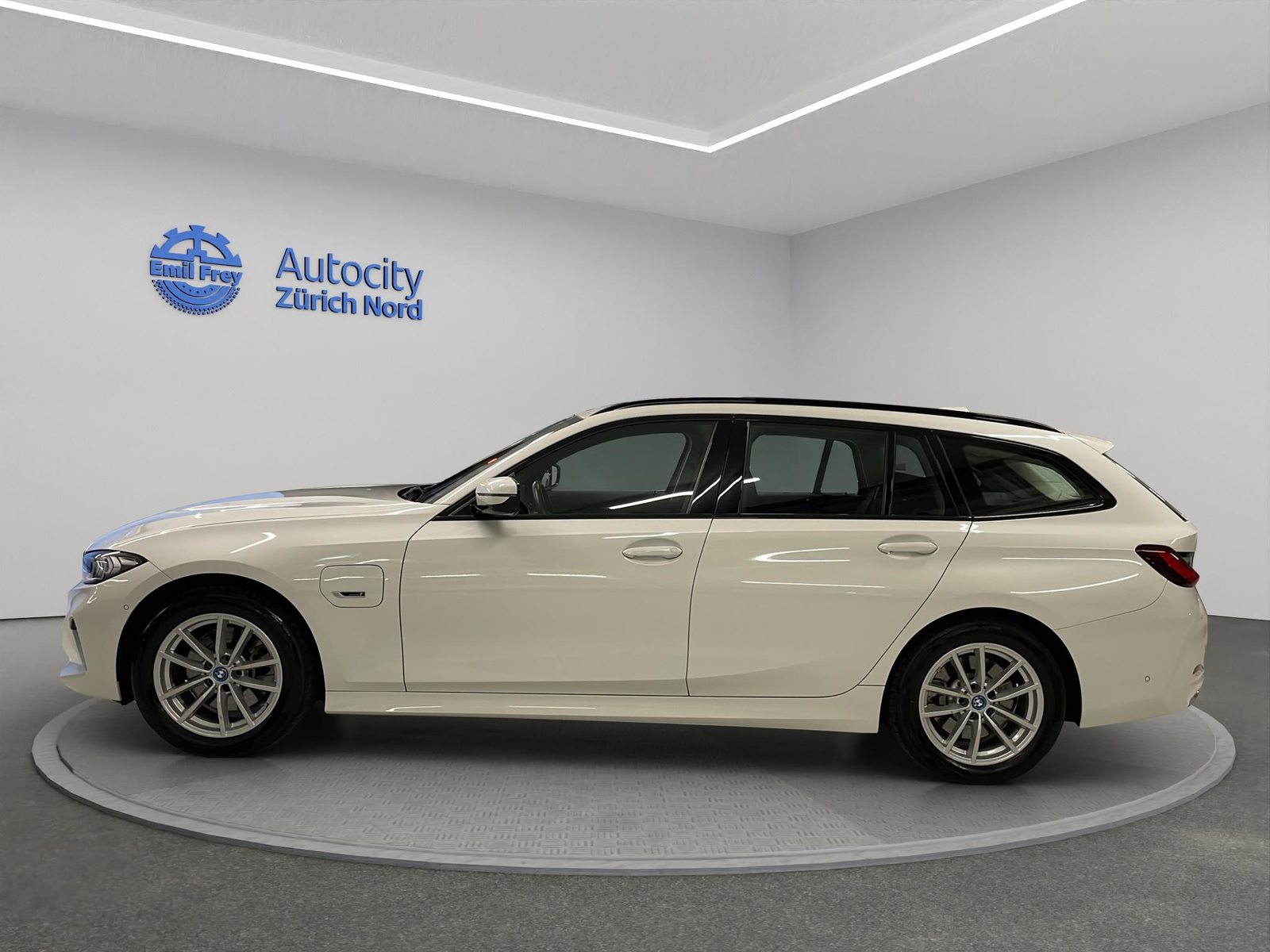 BMW 330e xDrive Touring, Plug-in-Hybrid Benzina/Elettrica, Occasioni / Usate, Automatico - 6