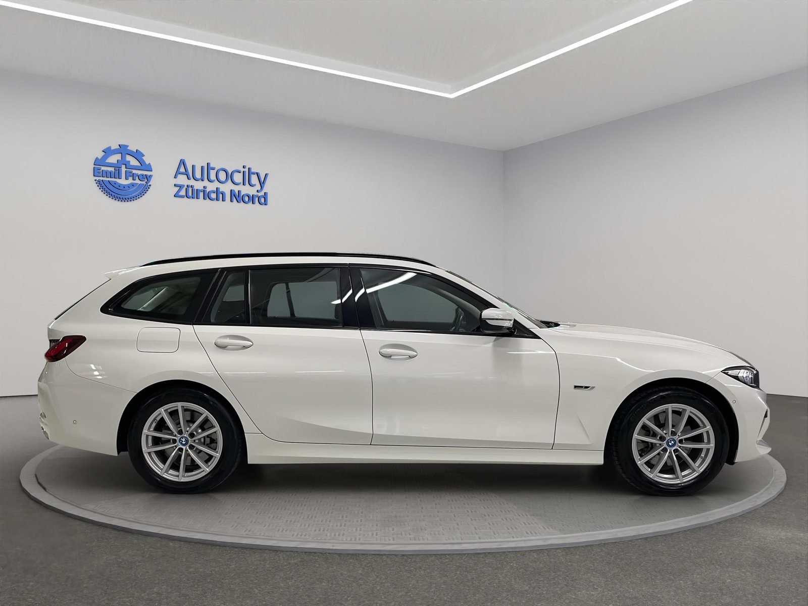BMW 330e xDrive Touring, Plug-in-Hybrid Benzina/Elettrica, Occasioni / Usate, Automatico - 7