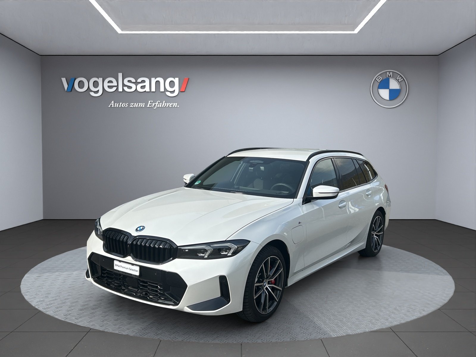 BMW 330e x DriveTouring Steptronic M Sport Pro