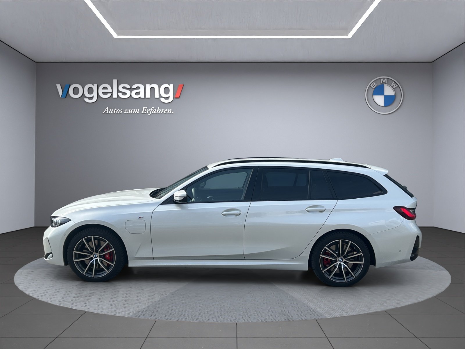 BMW 330e x DriveTouring Steptronic M Sport Pro, Hybride Rechargeable Essence/Électricité, Occasion / Utilisé, Automatique - 4