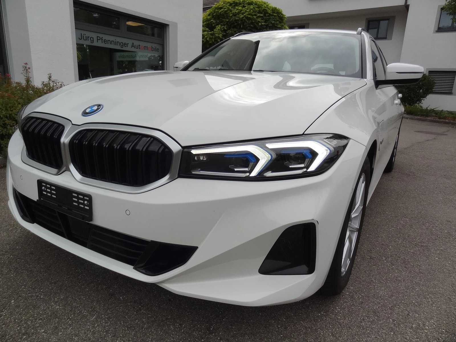 BMW 330e x DriveTouring Steptronic