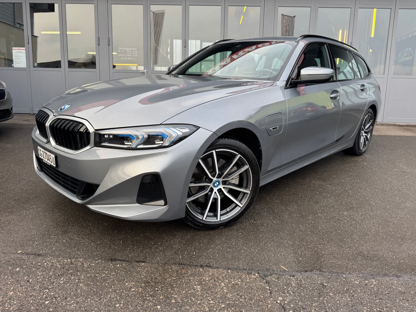 BMW 330e x DriveTouring Steptronic