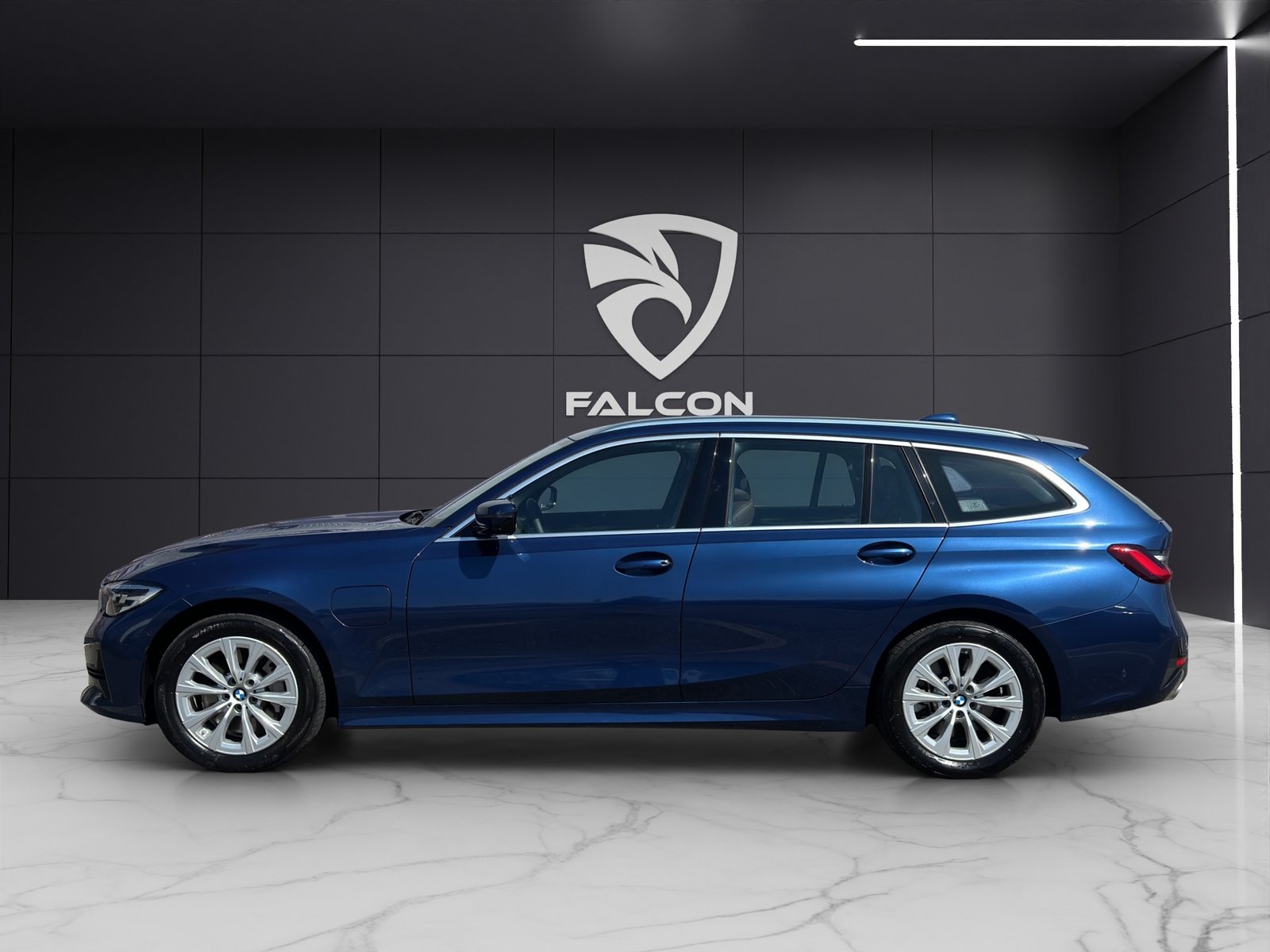 BMW 330e x DriveTouring Steptronic, Plug-in-Hybrid Petrol/Electric, Second hand / Used, Automatic - 3