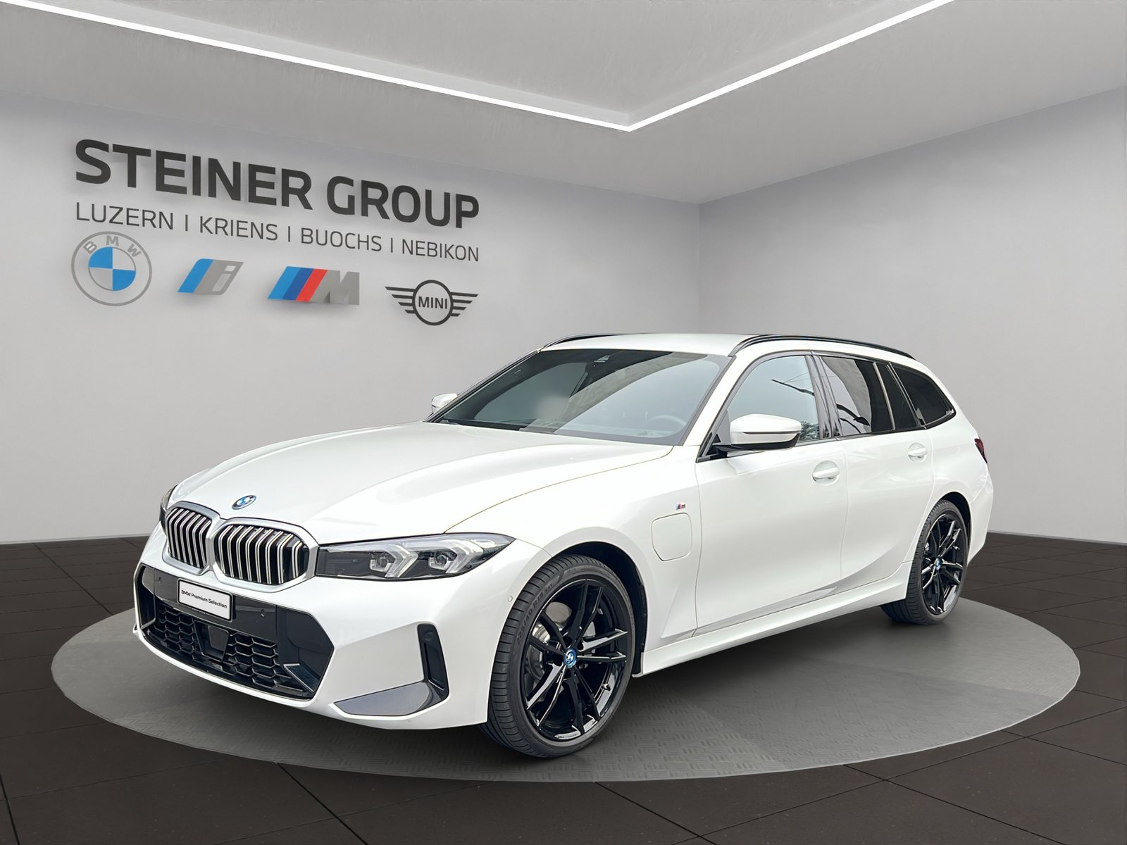 BMW 330e x DriveTouring Steptronic M Sport