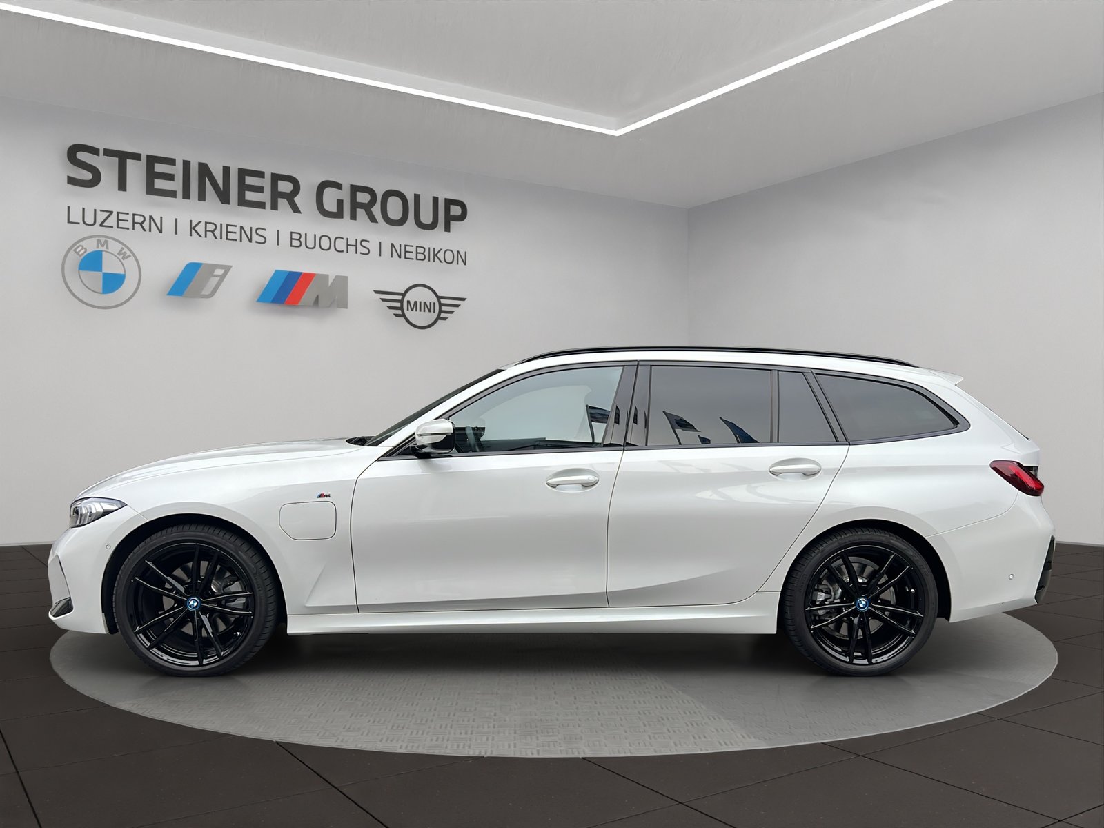 BMW 330e x DriveTouring Steptronic M Sport, Hybride Rechargeable Essence/Électricité, Occasion / Utilisé, Automatique - 4