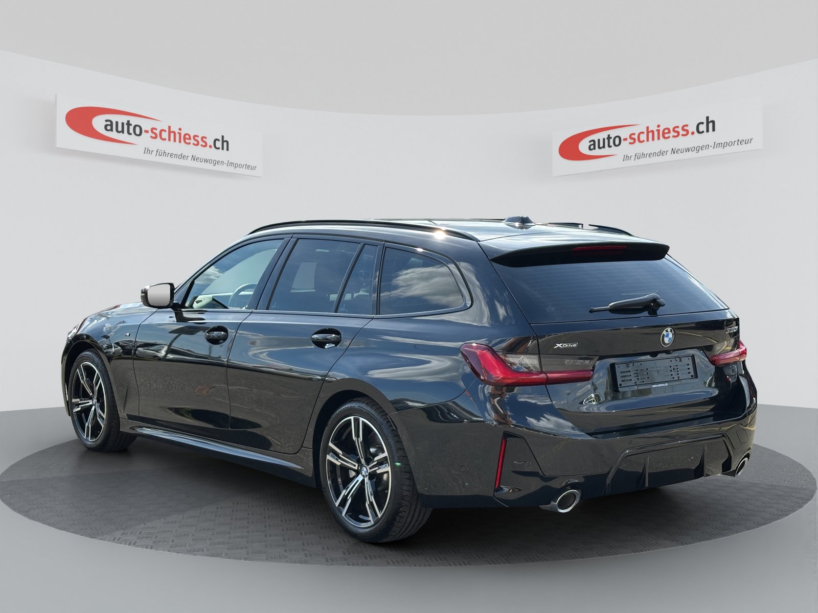BMW 330i Touring M Sport Shadow Line Steptronic, Benzin, Occasion / Gebraucht, Automatik - 3