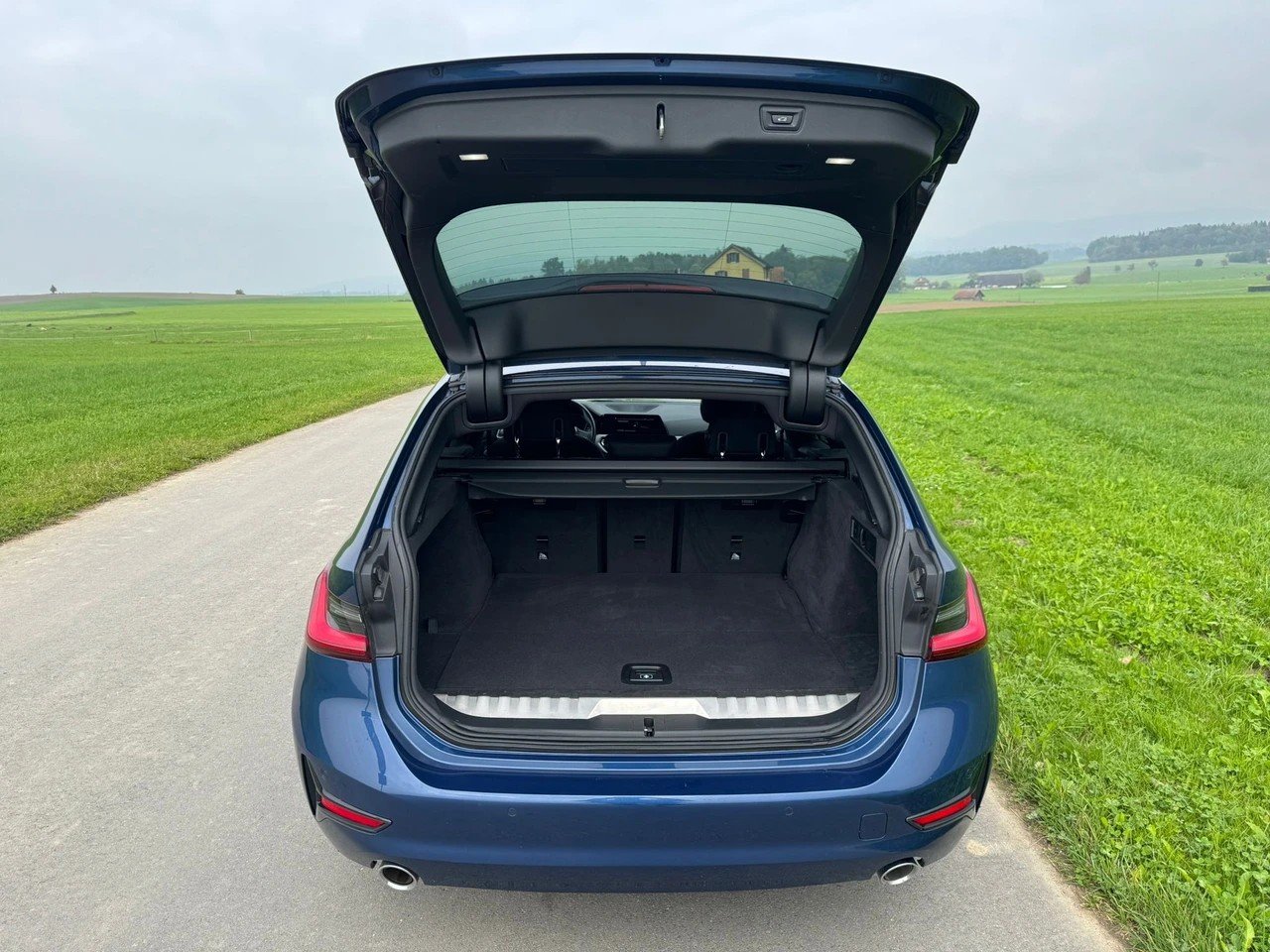 BMW 330e x DriveTouring Steptronic, Plug-in-Hybrid Petrol/Electric, Second hand / Used, Automatic - 5