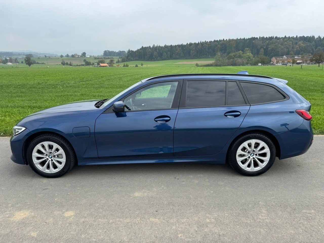 BMW 330e x DriveTouring Steptronic, Plug-in-Hybrid Petrol/Electric, Second hand / Used, Automatic - 6