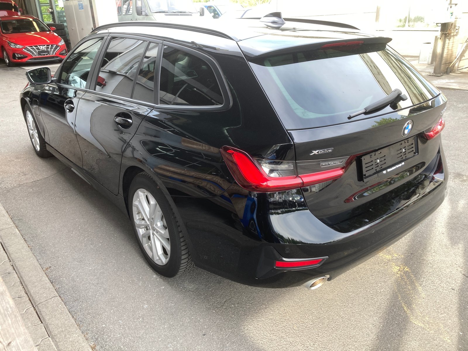 BMW 330e x DriveTouring Luxury Line Steptronic, Plug-in-Hybrid Benzina/Elettrica, Occasioni / Usate, Automatico - 4