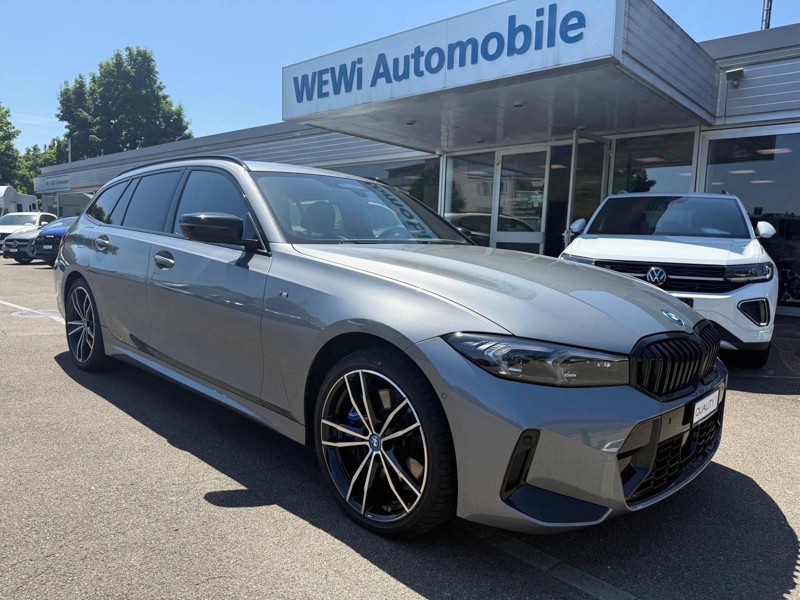BMW 330e x DriveTouring Steptronic M Sport Pro
