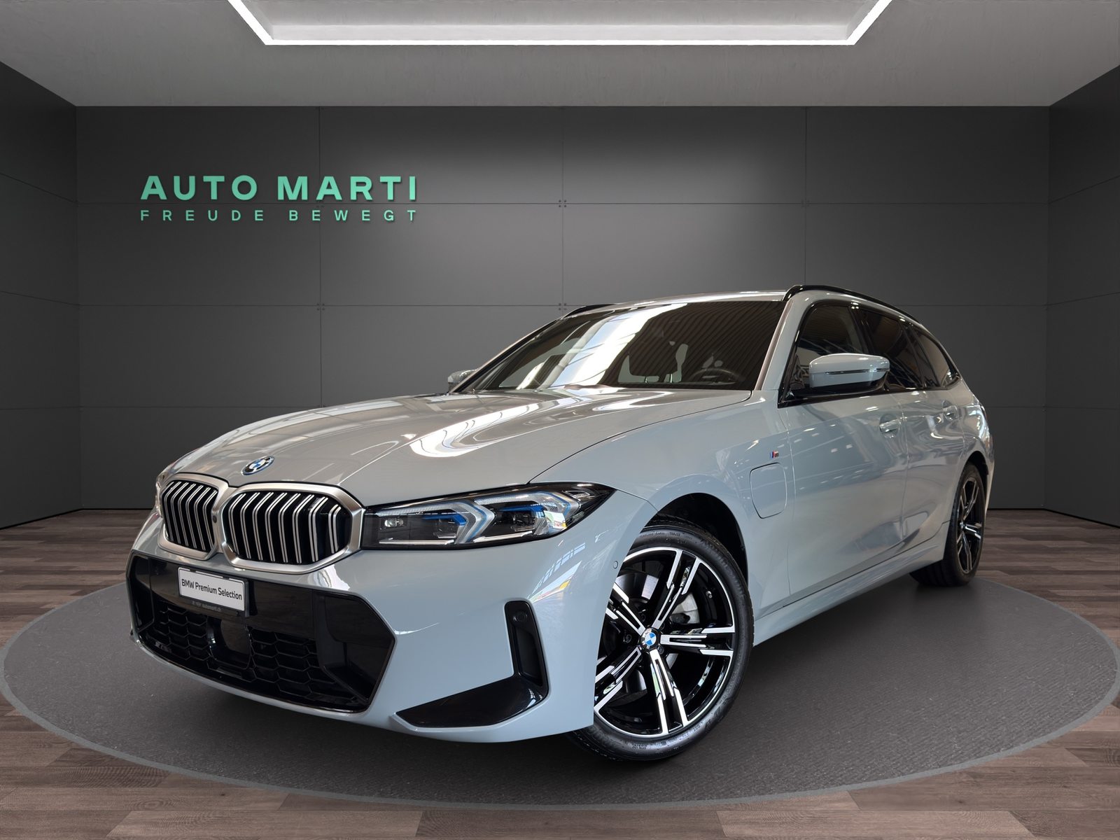BMW 330e xDrive SAG Touring