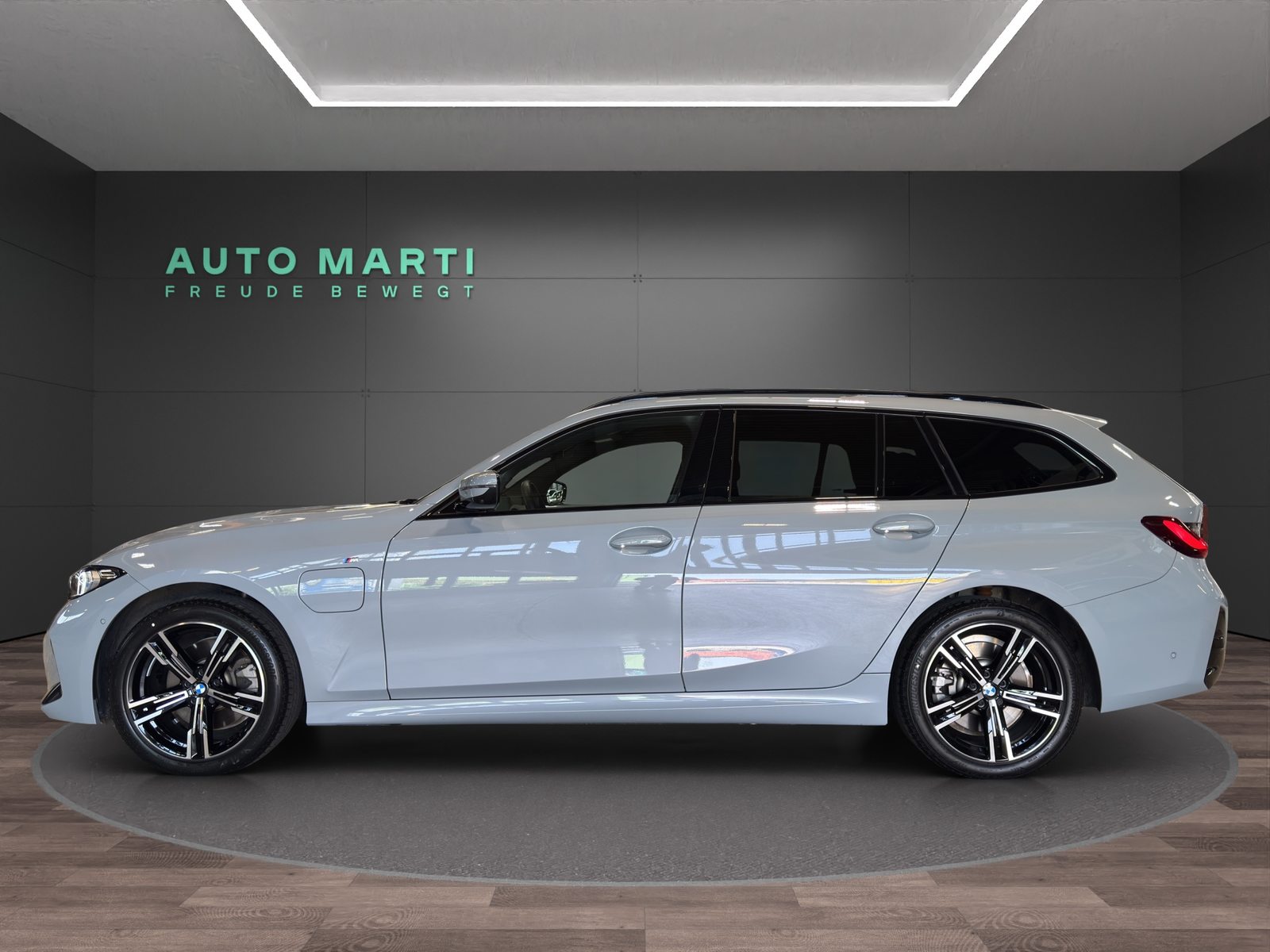 BMW 330e xDrive SAG Touring, Plug-in-Hybrid Petrol/Electric, Second hand / Used, Automatic - 2