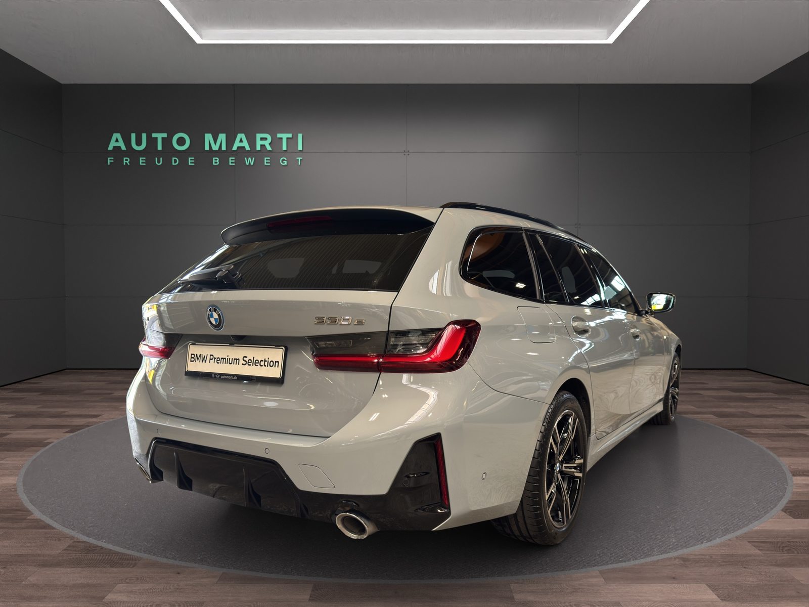 BMW 330e xDrive SAG Touring, Plug-in-Hybrid Petrol/Electric, Second hand / Used, Automatic - 4