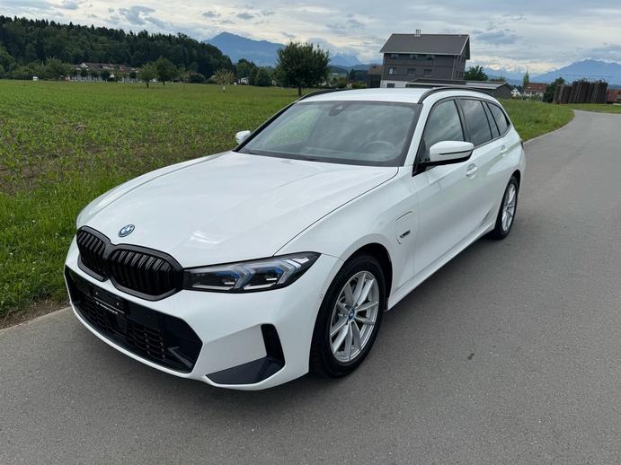BMW 330e Steptronic M Sport Pro, Plug-in-Hybrid Benzin/Elektro, Occasion / Gebraucht, Automatik