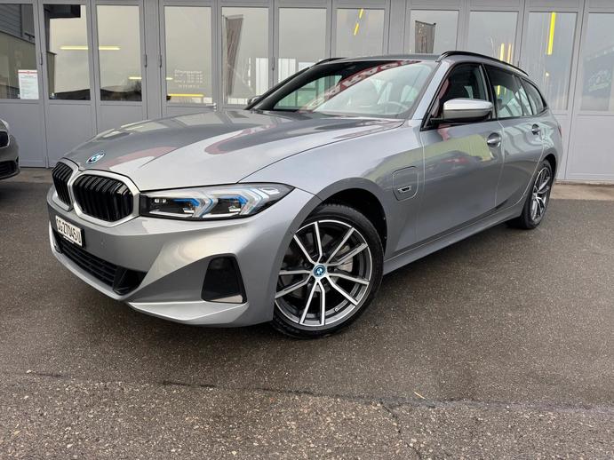 BMW 330e x DriveTouring Steptronic, Plug-in-Hybrid Benzina/Elettrica, Occasioni / Usate, Automatico