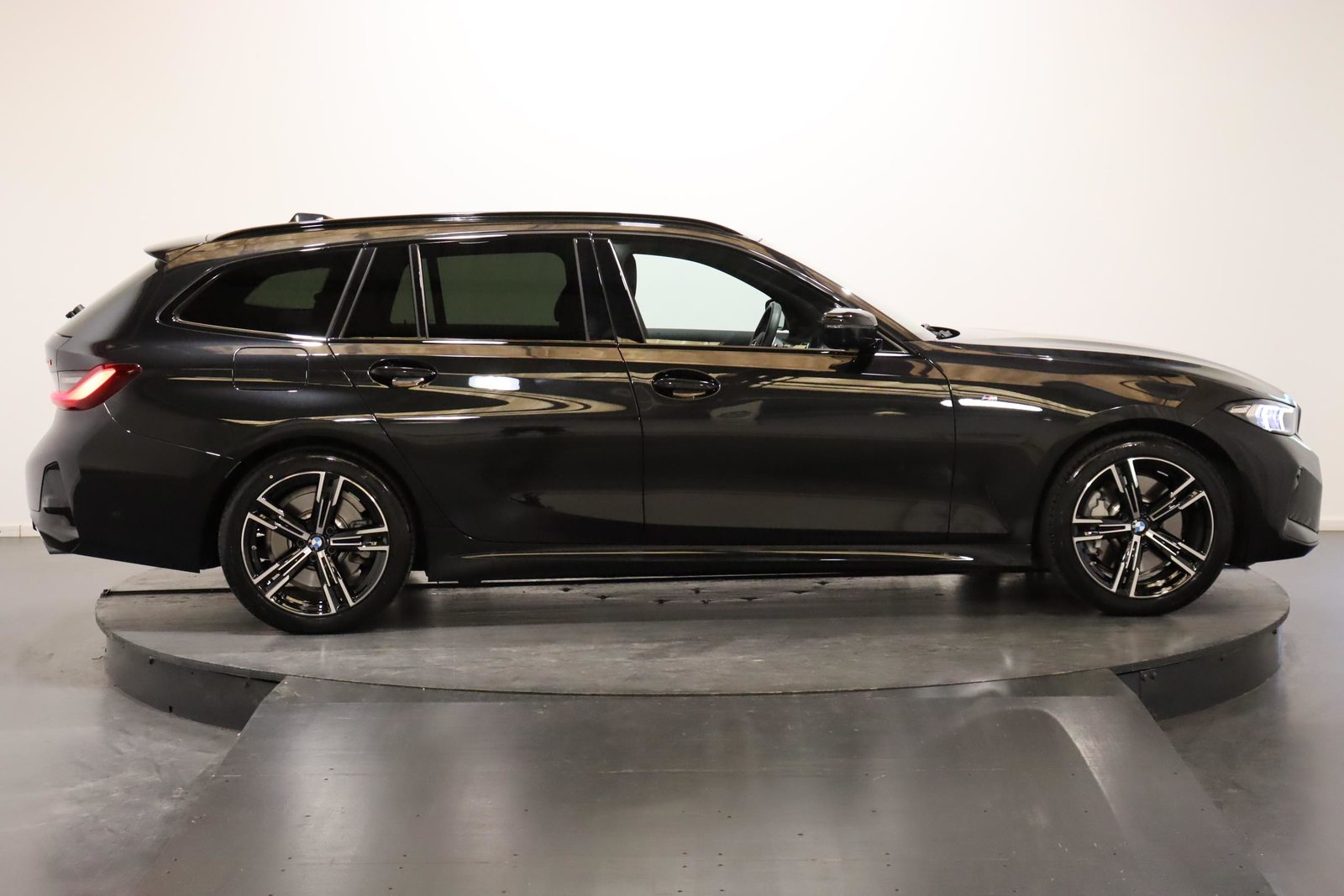 BMW 330i xDrive SAG Touring, Petrol, Second hand / Used, Automatic - 4