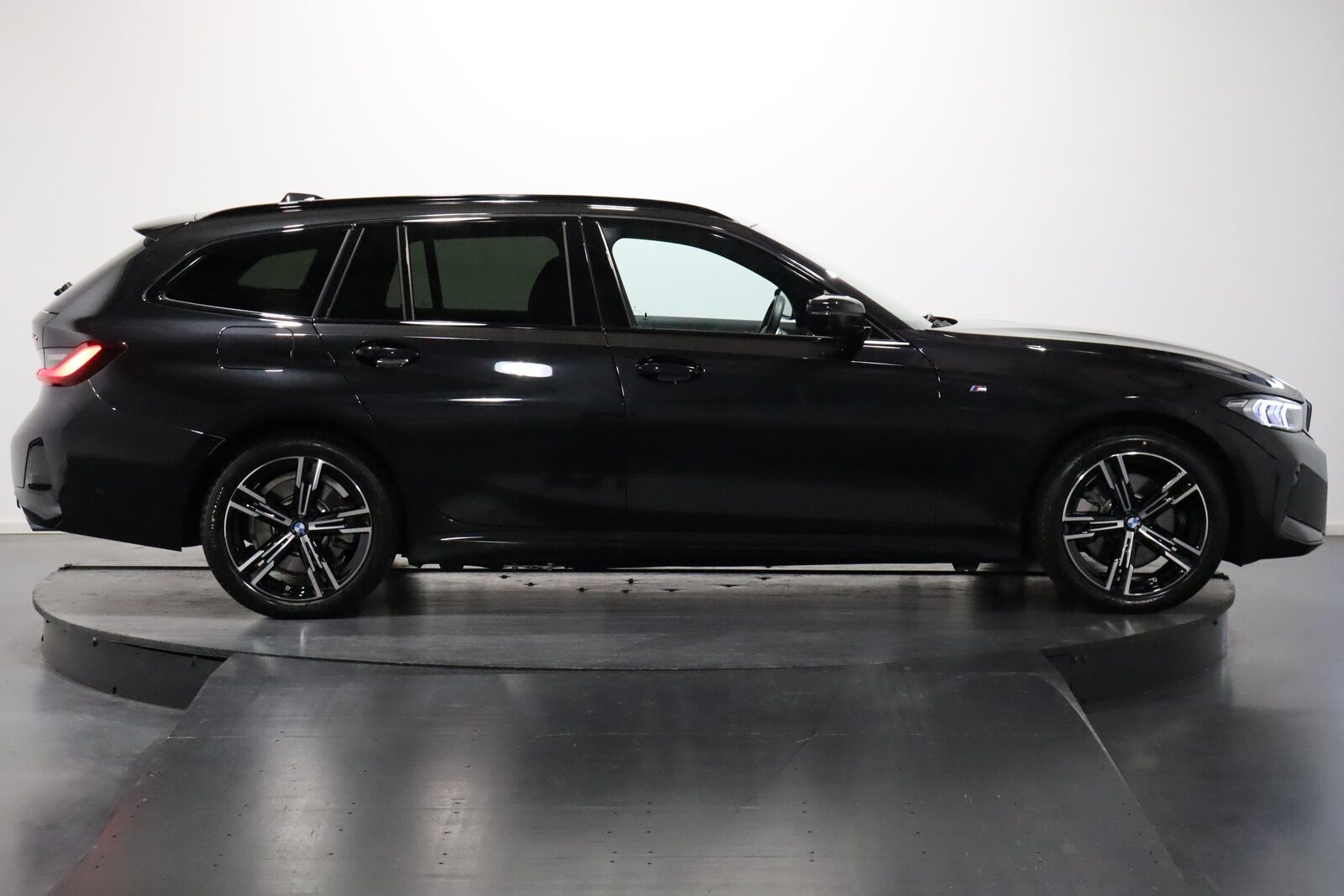 BMW 330e xDrive SAG Touring, Hybride Rechargeable Essence/Électricité, Occasion / Utilisé, Automatique - 4