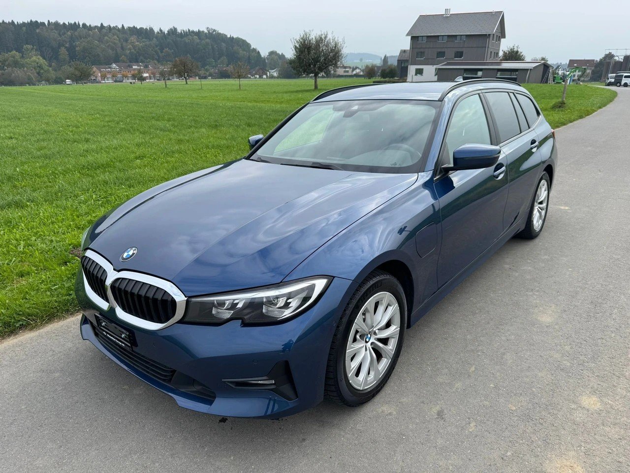 BMW 330e x DriveTouring Steptronic