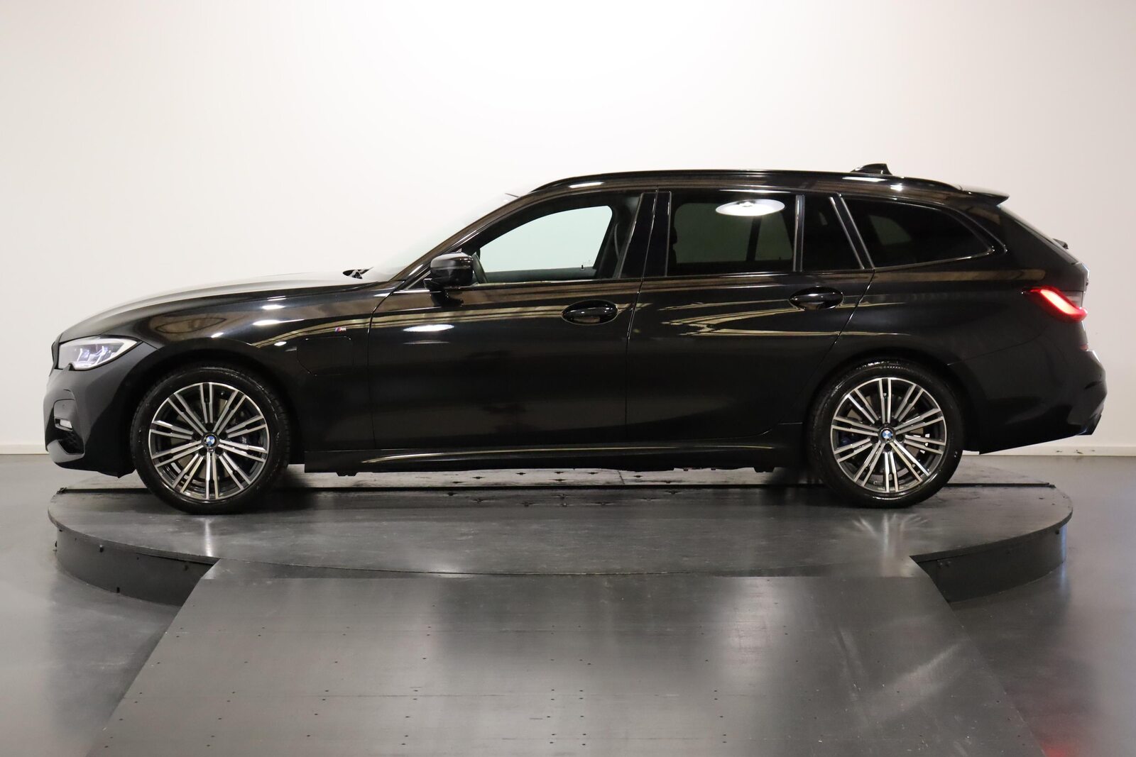 BMW 330e xDrive, Hybride Rechargeable Essence/Électricité, Occasion / Utilisé, Automatique - 4