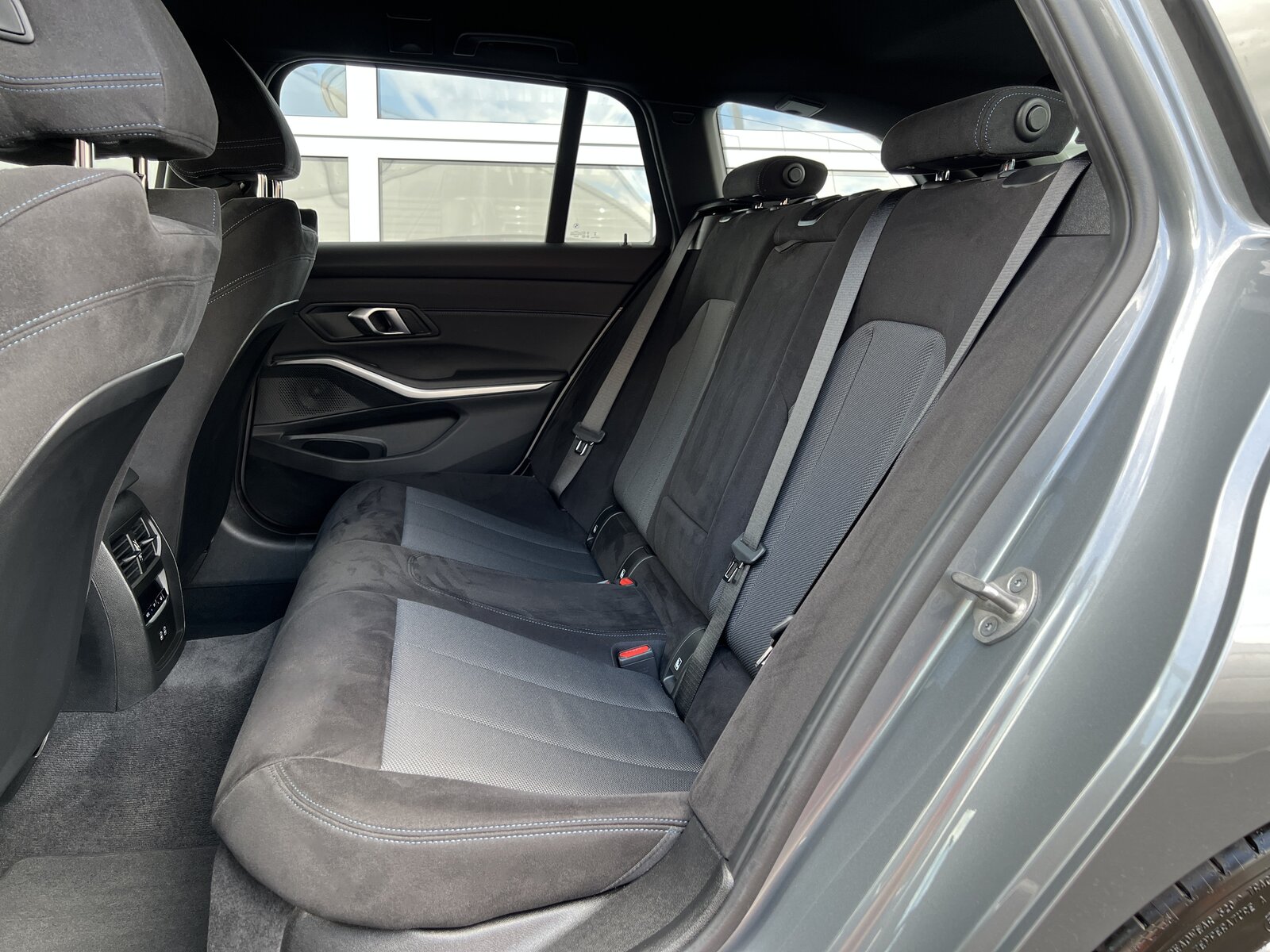 BMW 330 330i Touring Steptronic M Sport, Benzin, Occasion / Gebraucht, Automatik - 7