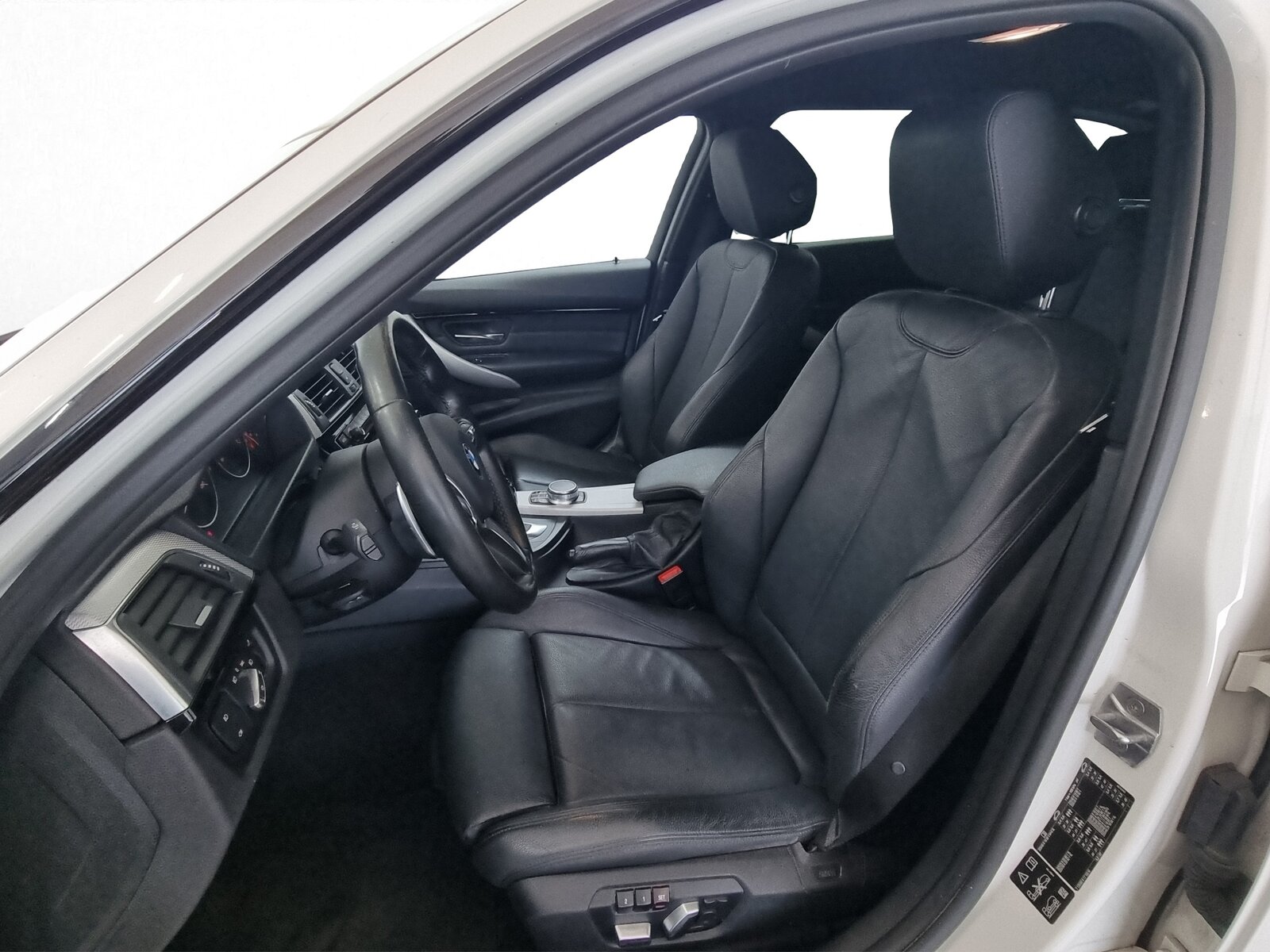 BMW 330d  SAG Touring, Diesel, Occasion / Utilisé, Automatique - 6