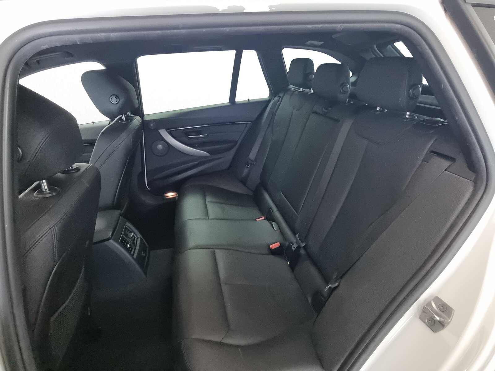 BMW 330d  SAG Touring, Diesel, Occasion / Utilisé, Automatique - 7