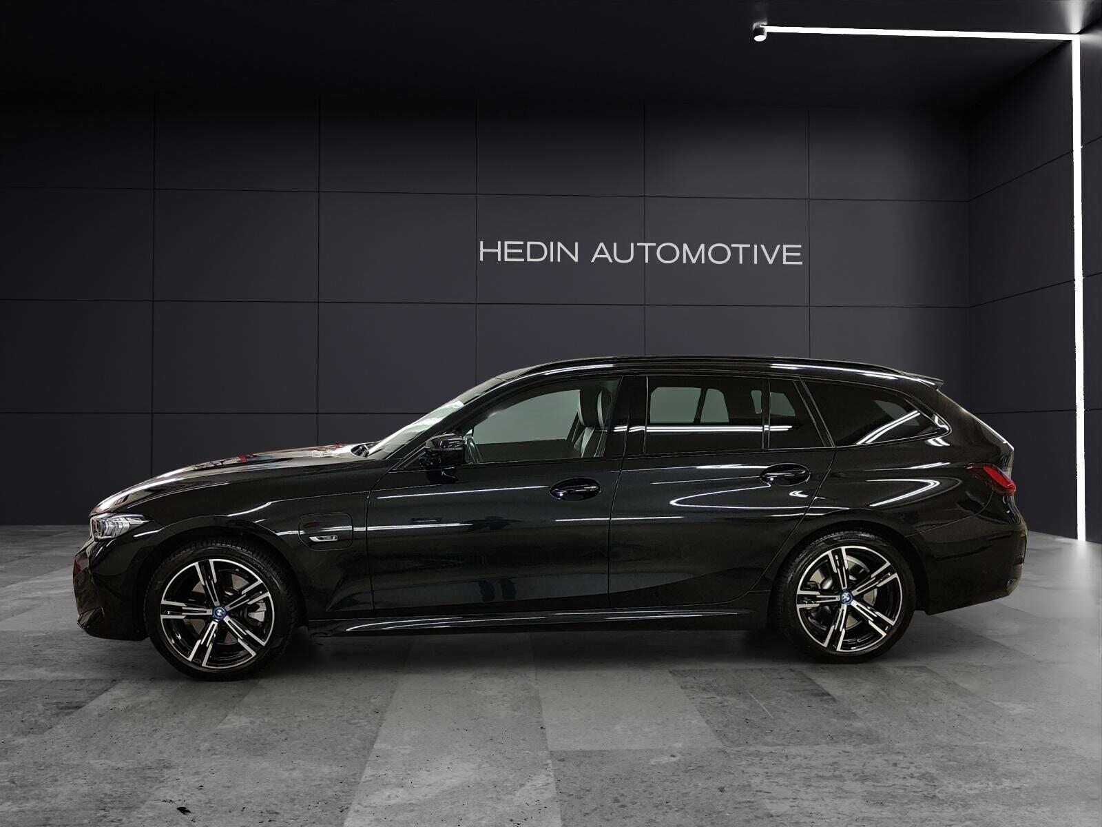 BMW 330e xDrive SAG Touring, Plug-in-Hybrid Petrol/Electric, Second hand / Used, Automatic - 2