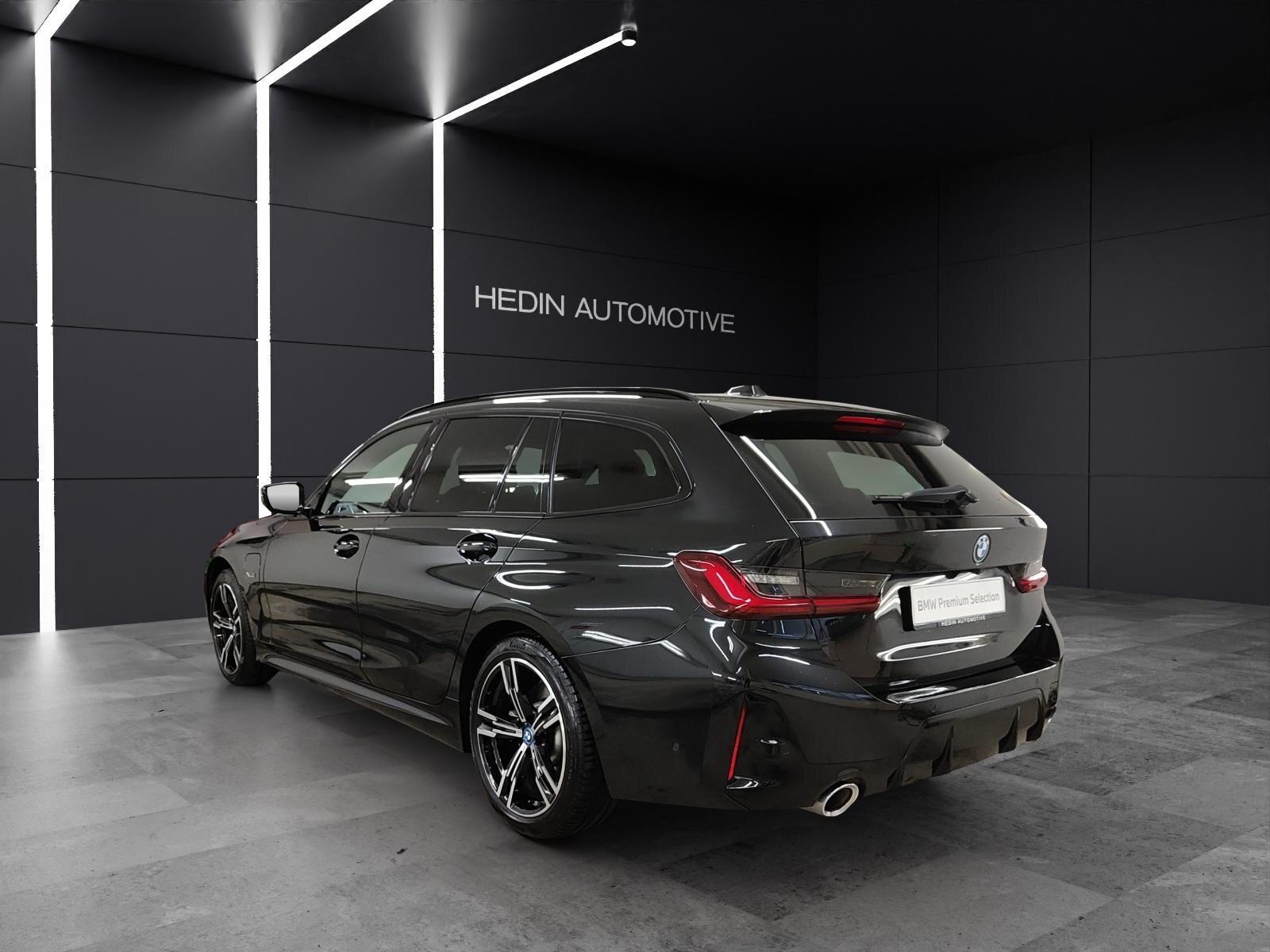 BMW 330e xDrive SAG Touring, Plug-in-Hybrid Petrol/Electric, Second hand / Used, Automatic - 4