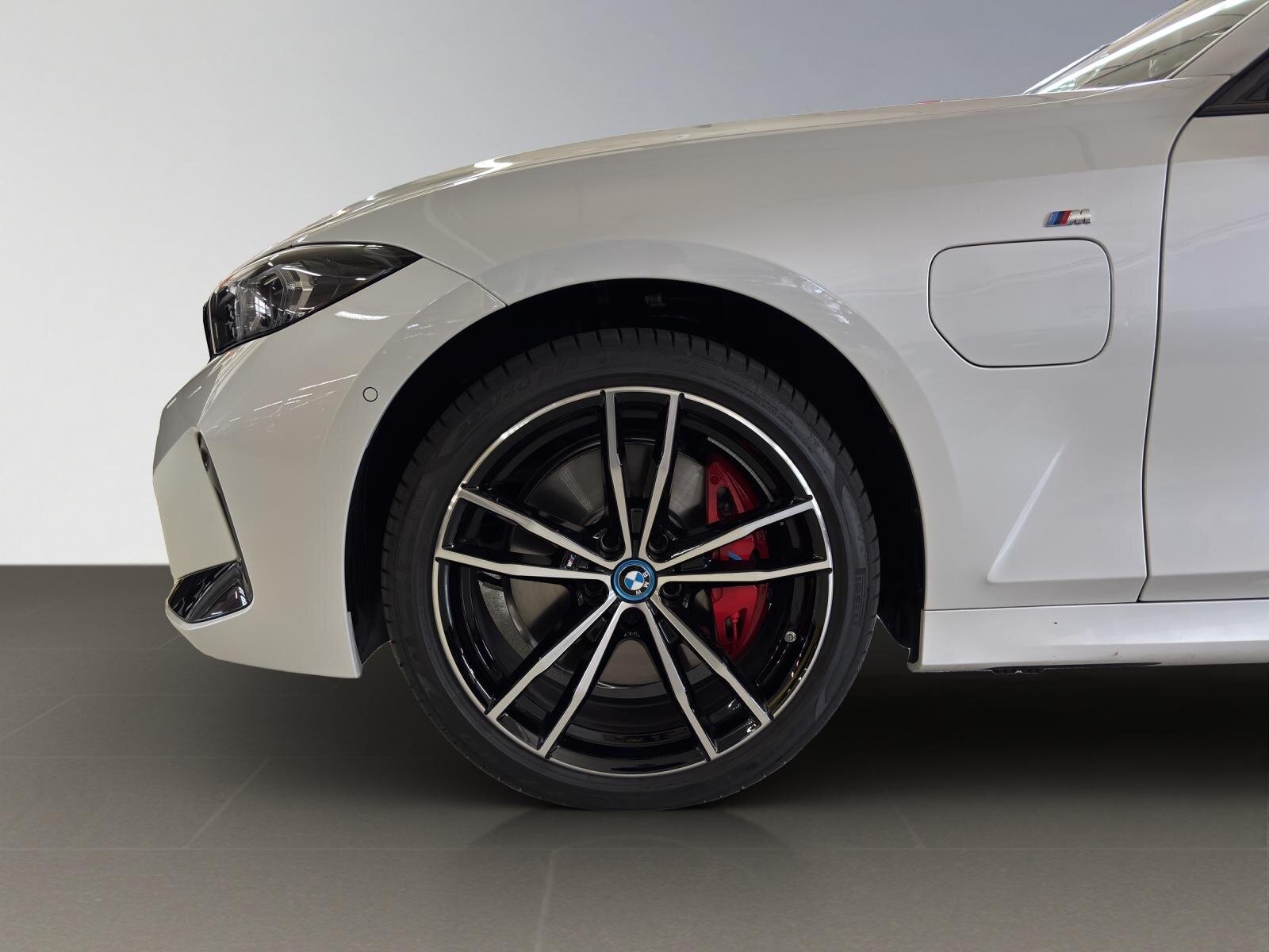 BMW 330e SAG Touring, Hybride Rechargeable Essence/Électricité, Occasion / Utilisé, Automatique - 3