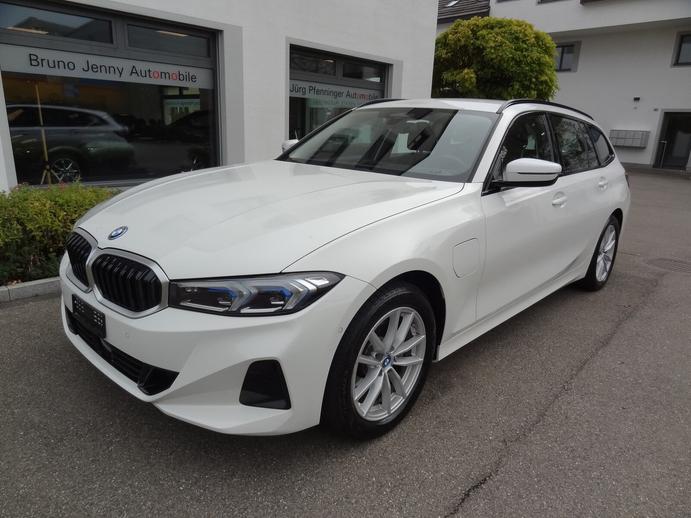BMW 330e x DriveTouring Steptronic, Plug-in-Hybrid Benzina/Elettrica, Occasioni / Usate, Automatico