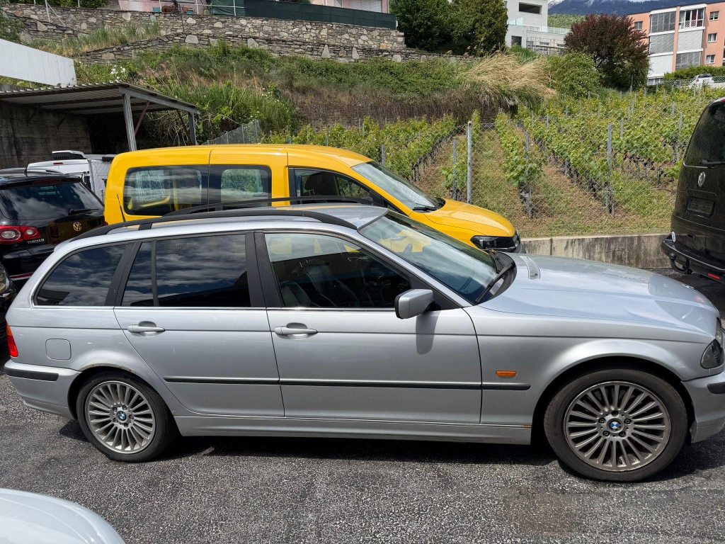 BMW 330 330xi, Petrol, Second hand / Used, Automatic - 3